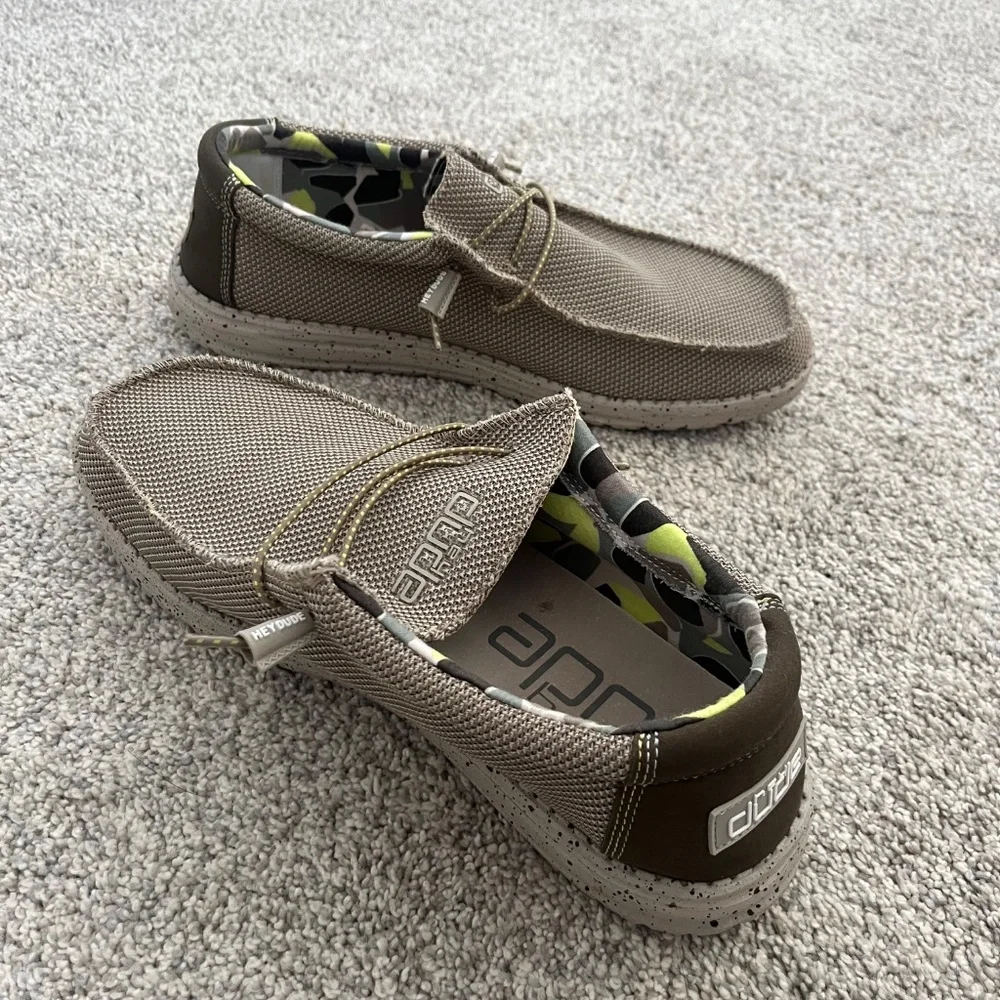 HeyDude light camo shoes - Picture 2 of 4
